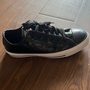 Converse Ox Shiny Black Sneakers Women’s Sz 7 / Men’s 5.
